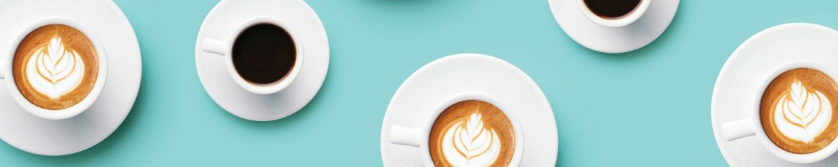 tazas de café servidas